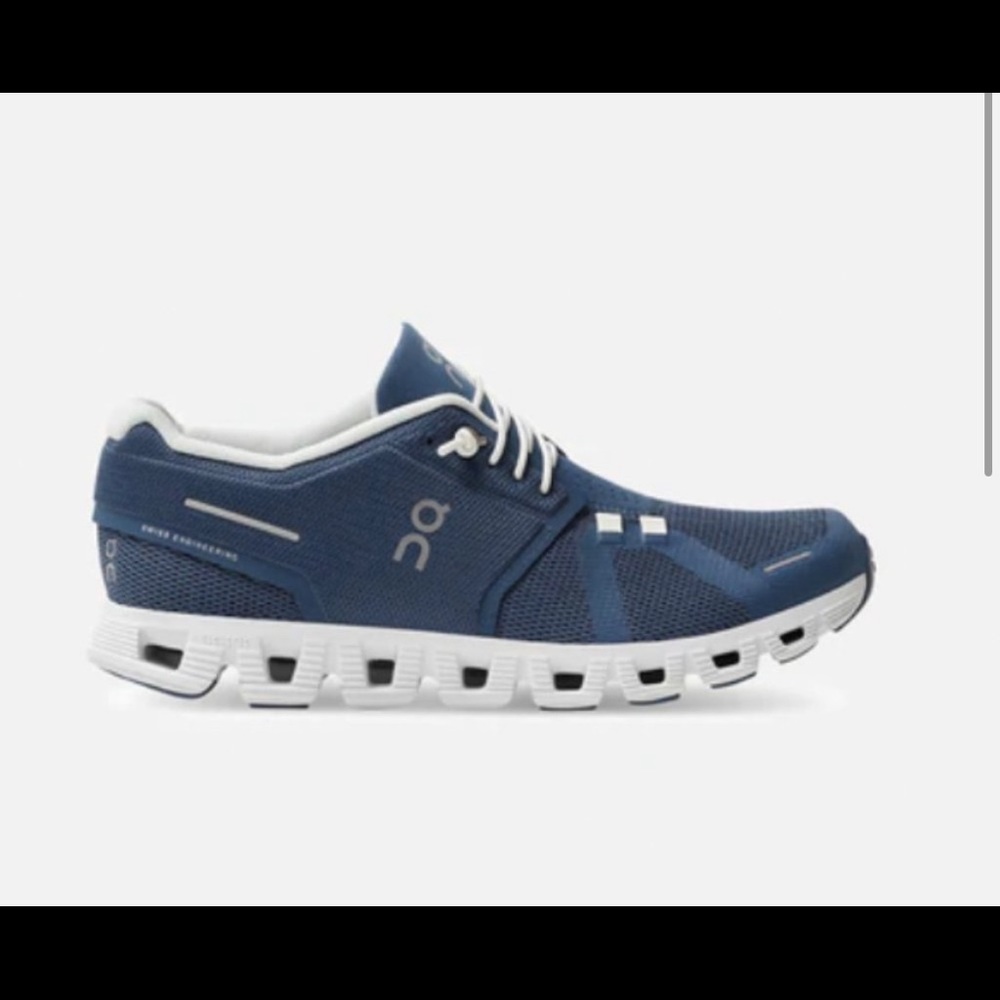 On cloud running sneaker